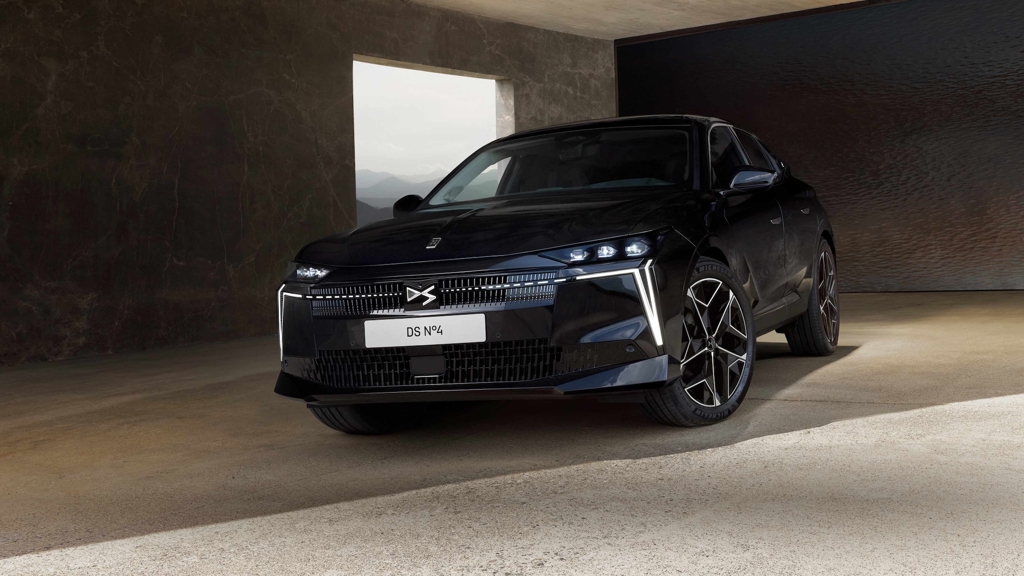 DS N°4 PALLAS HYBRIDE - DS Automobiles Levallois-Perret - NEUBAUER